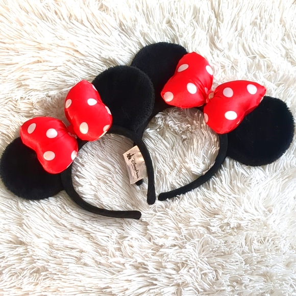 Disney Collection Minnie Mouse Polka Dot Plush Ears - Picture 5 of 6